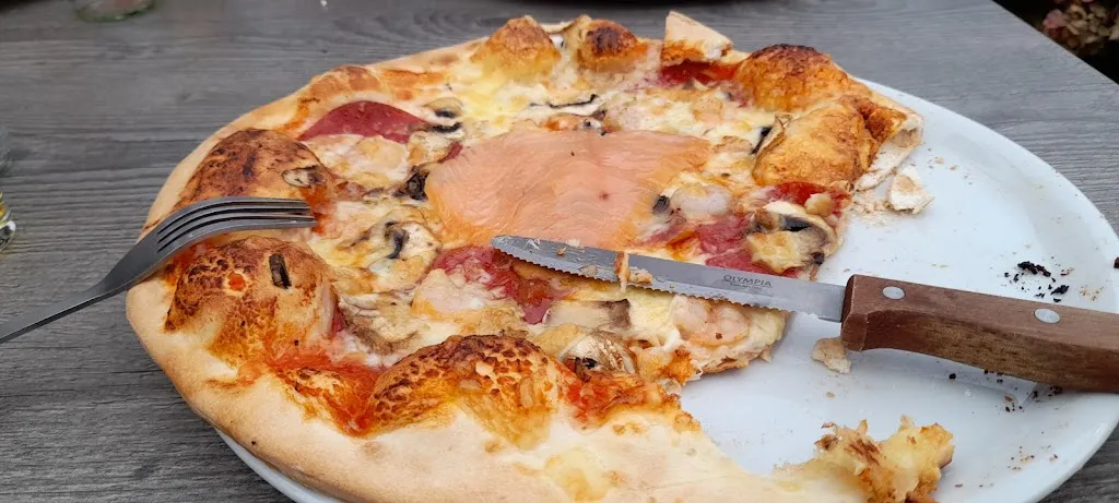 Pizzeria En Grill La Bella_Netherlands_slider_image_3