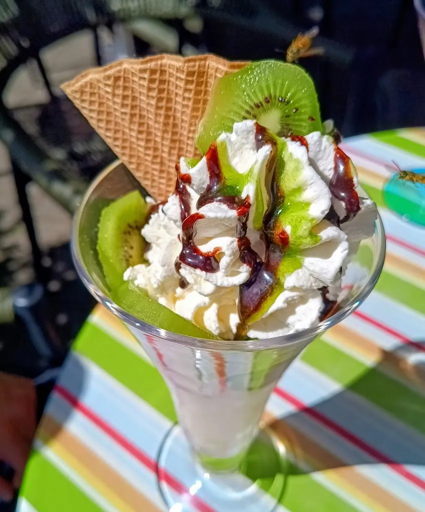 Eiscafé Tropical_Brietlingen_slider_image_3
