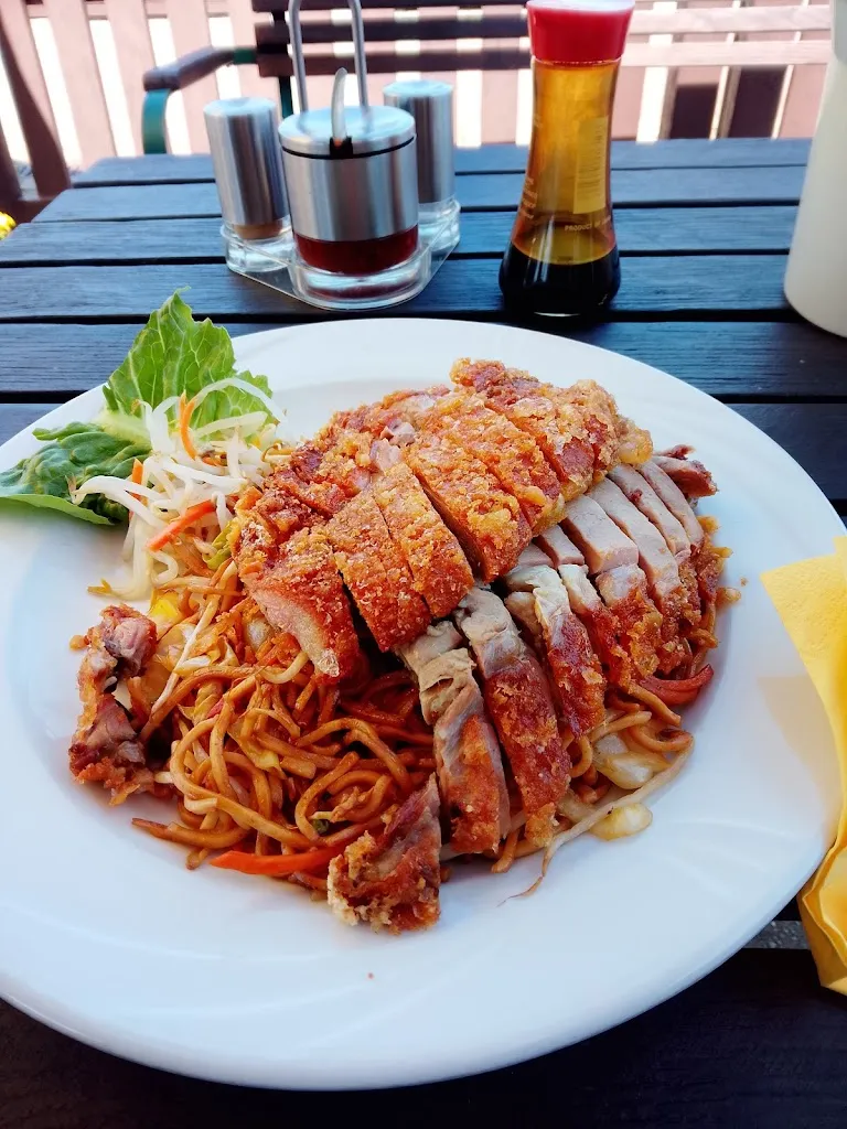 Thomas Schneider_Asia Bistro_Brome_review