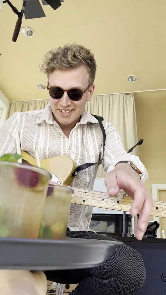 CHILLERS – Burger, Wings, Drinks & More_Borkum_slider_image_2