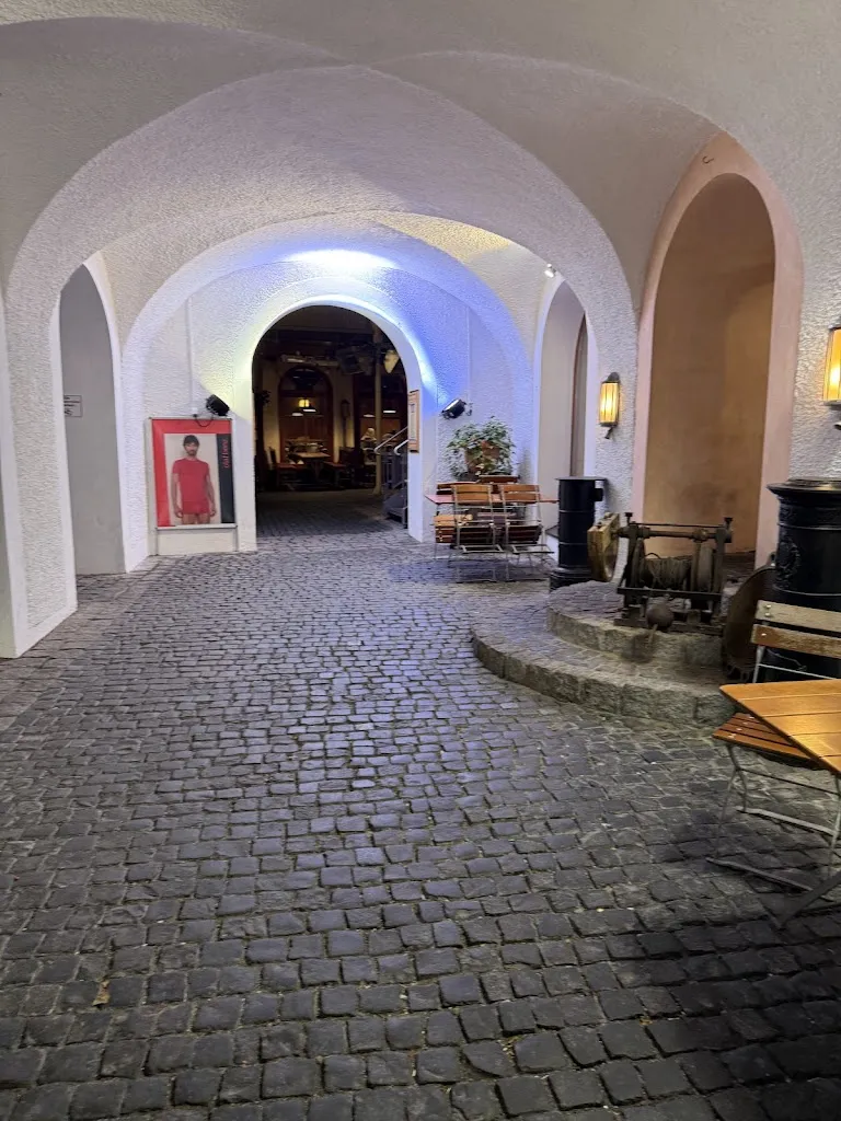 Adesoji Adeyeye_Schloderer Bräu_Amberg_review