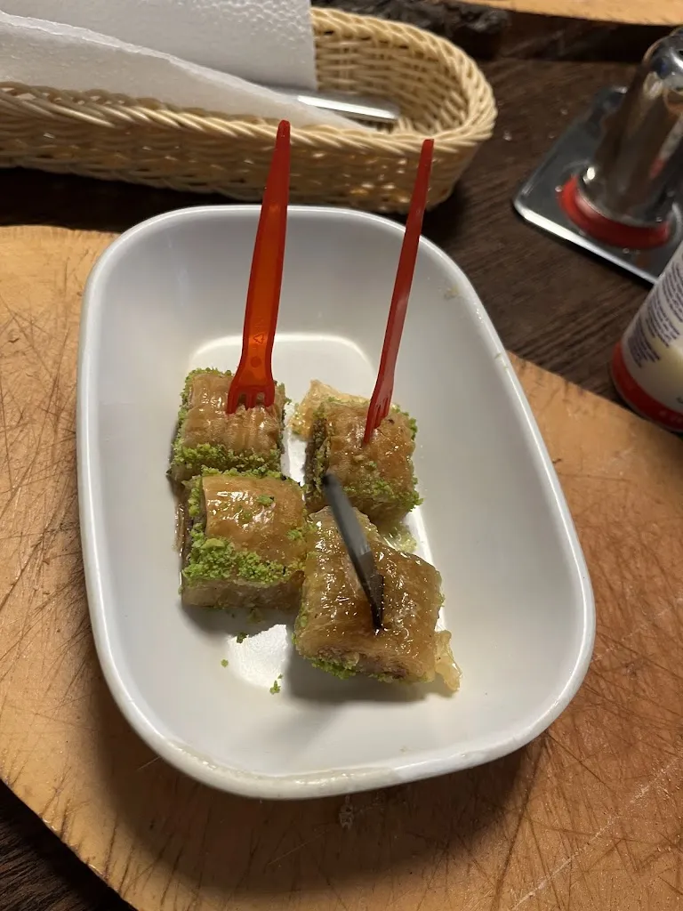 Menu_Restaurant Zara Grill_Bünde_immagine_5