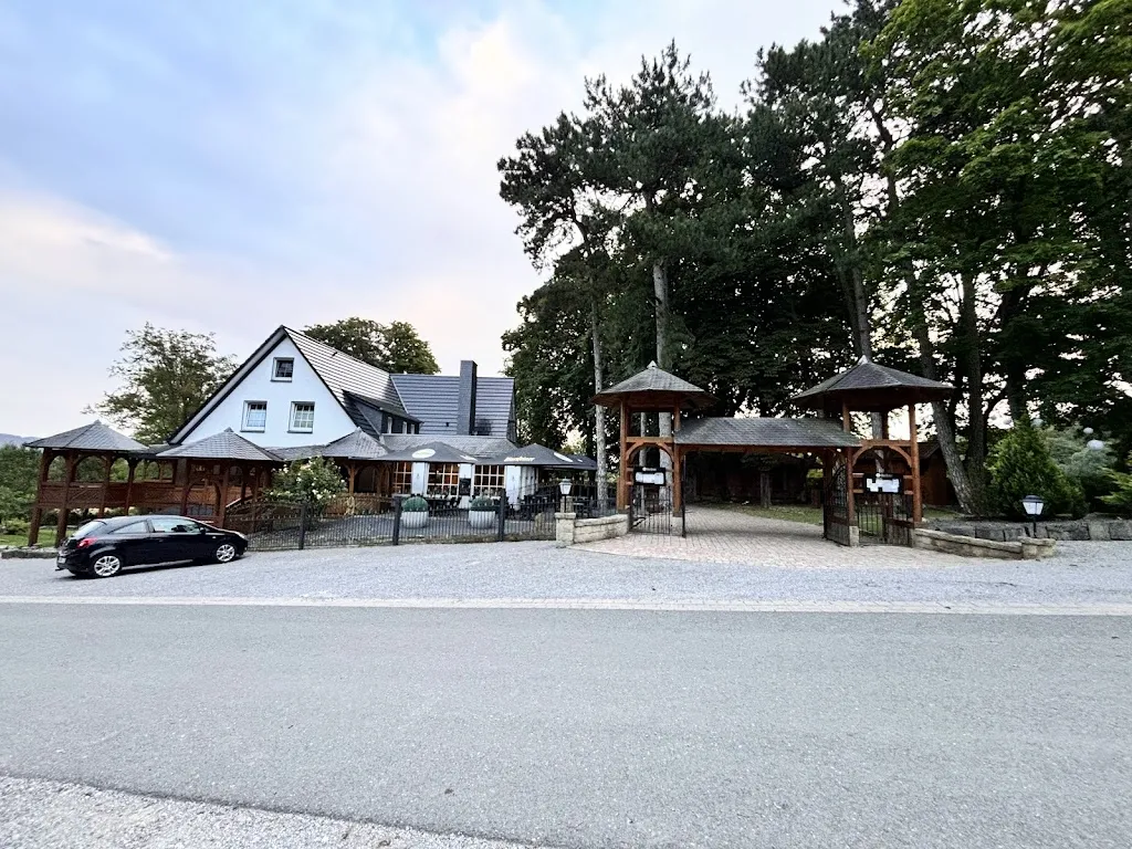 Ines Schmidt_Restaurant Felsenkeller Coppenbrügge_Coppenbrügge_review