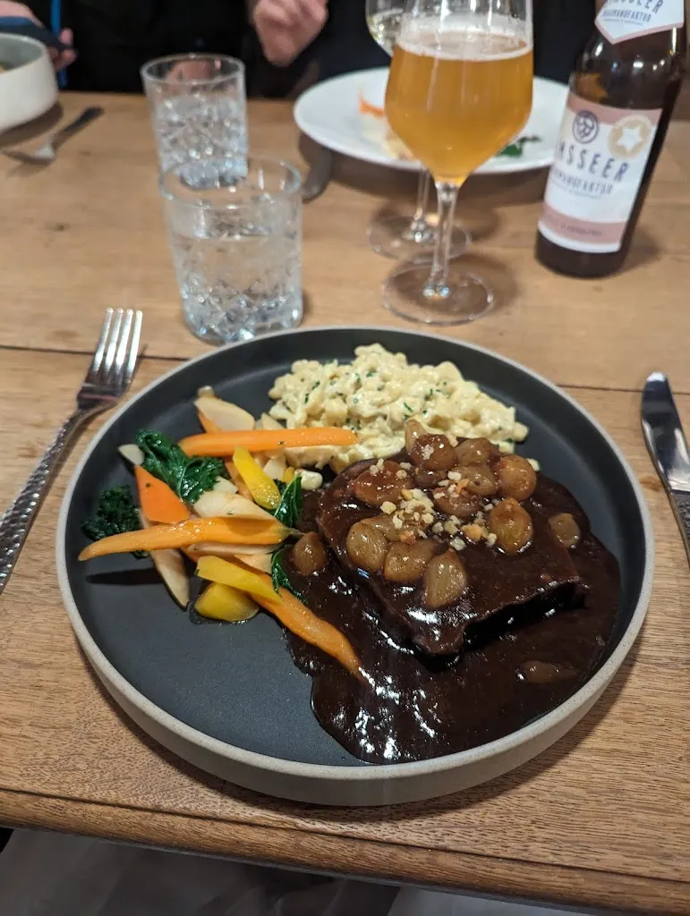 Anna Hösl_Gasthaus Spitzer_Hallertau_avis