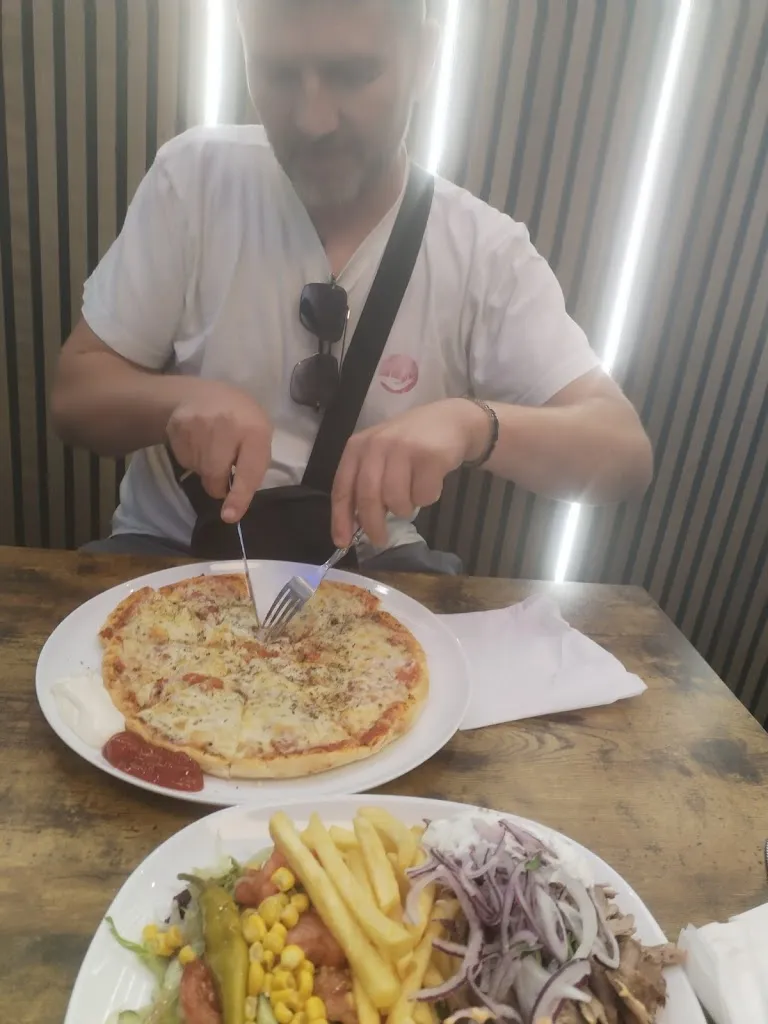 Luigi's Delivery_Dahlenburg_slider_image_3