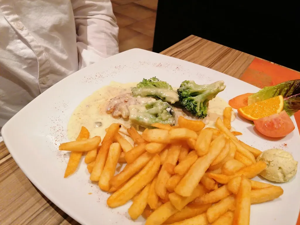 Robin Sena_Matador Restaurant - Bar_Damme_review