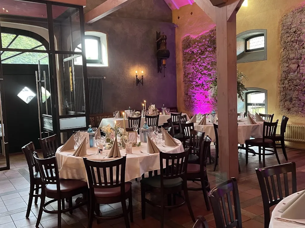 Georg_Roterts Alte Brennerei, Festsaal_Wald_review