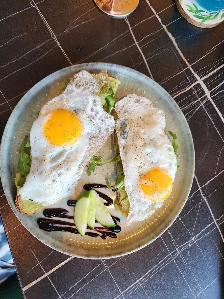 Tye Shower_Loco Lounge_Bechtsrieth_review