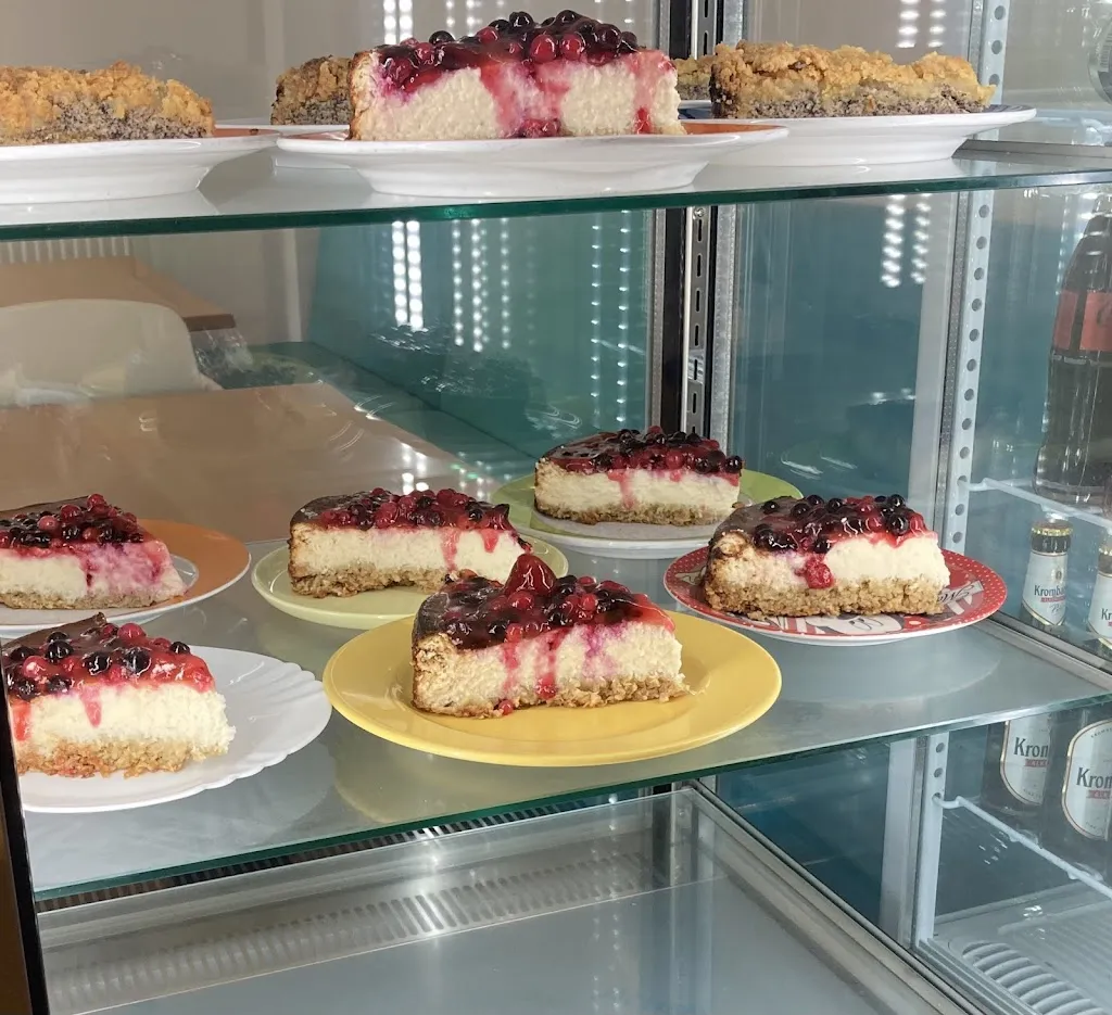 Café Kunterbunt am Deich - Brötchen-Lieferservice, Frühstück, Pfannkuchen, Snacks, Kaffee & Kuchen_Dornum_slider_image_1