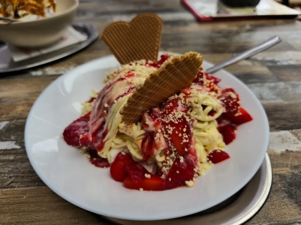 Heikes Eiscafe_Dornum_slider_image_3