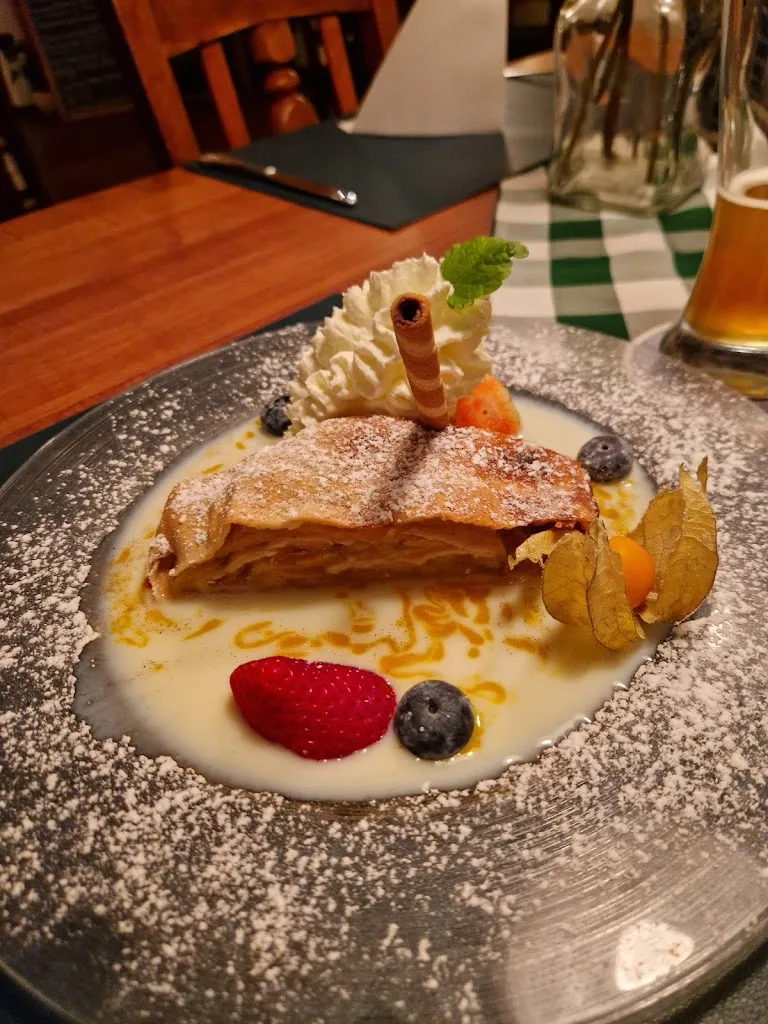 Gautier Garin_Oskar-Maria-Graf-Stüberl Peter Reinmann_Berg_review