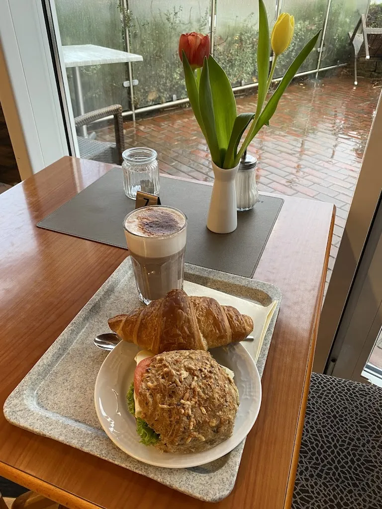 Elias Scherzinger_Bäckerei - Café - Hotel Am Rathaus, Backhaus Lünstedt Drochtersen_Drochtersen_review