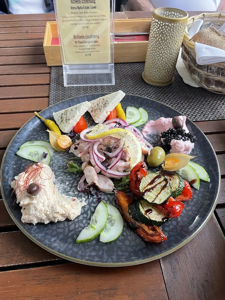 Cassandra D_Papadopoulos_Bindlach_review