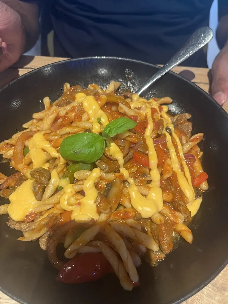 Rumaisa Nazaruddin_Aposto Aalen_Aalen_reseña