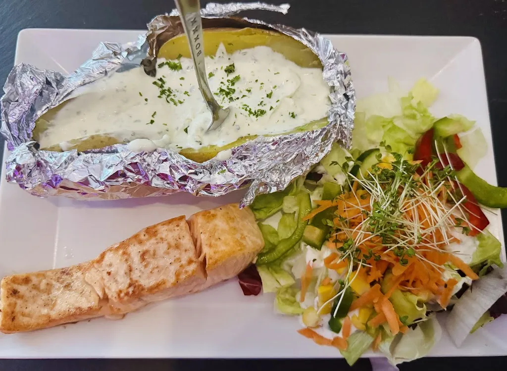 Unique Bar & Bistro_Elze_slider_image_3