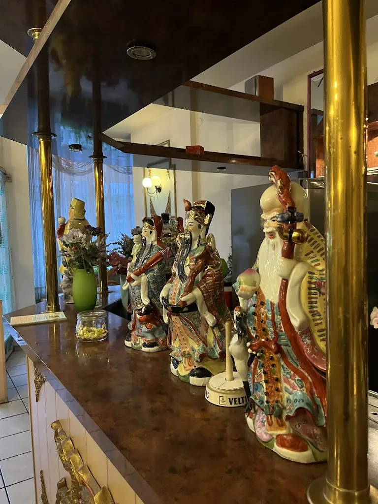 Bela N_Shanghai China Restaurant_Elze_review