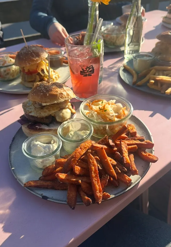 corinne daniela gonzalez_PURA Restaurant & Studio Café_Chiemsee_review