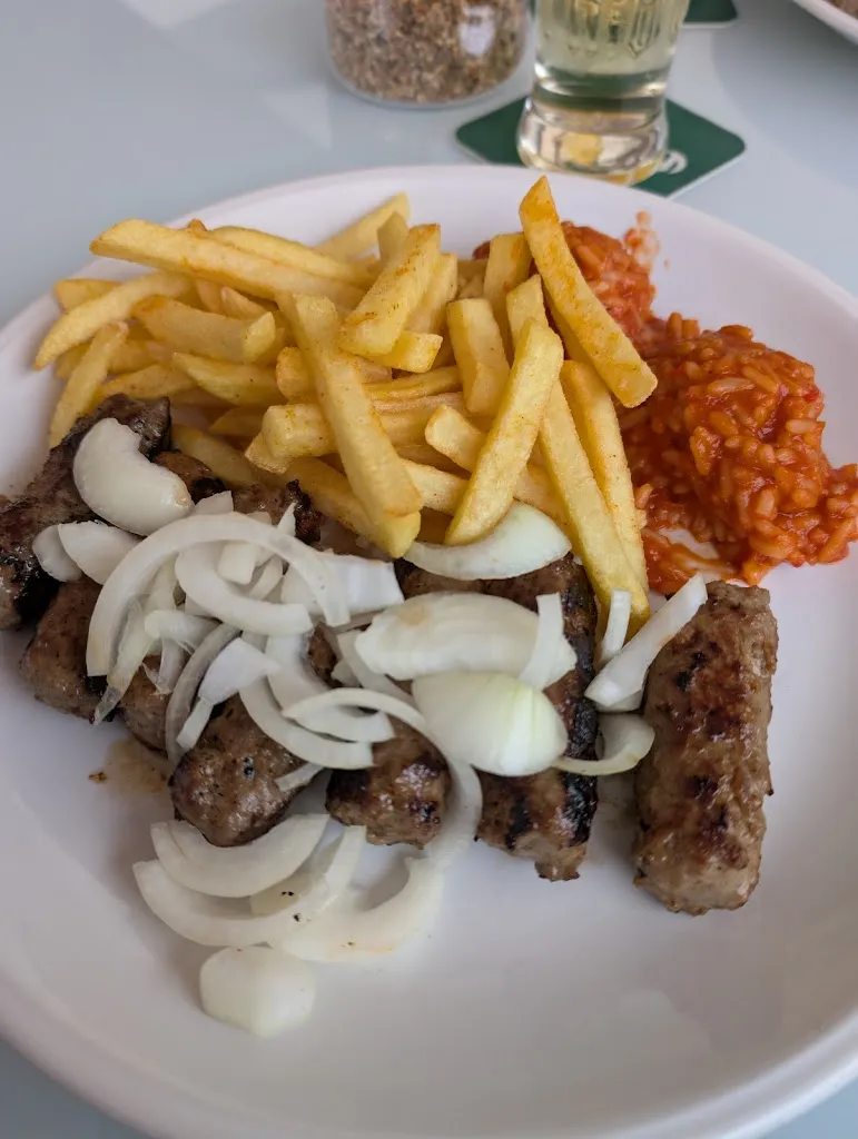 Daniel Niwek_Balkan Grill Blau-Weiss Am Tennisplatz_Einbeck_review