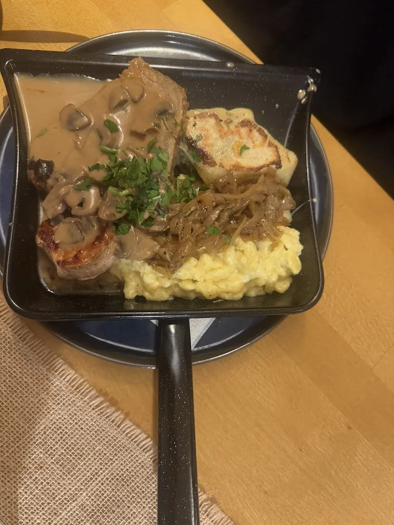 Pion Skor_Landgasthof Zum Lamm_Buch_review