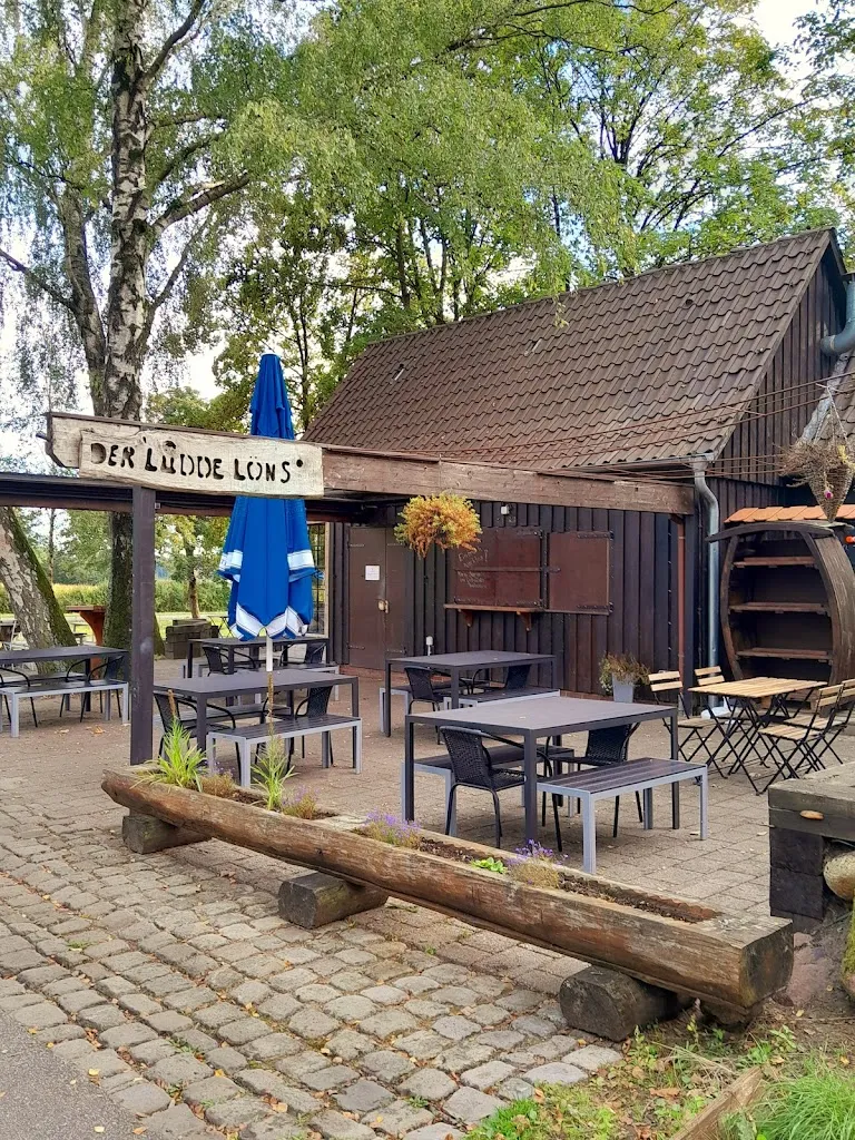 Little. Woman_Der Lüdde Löns_Faßberg_review