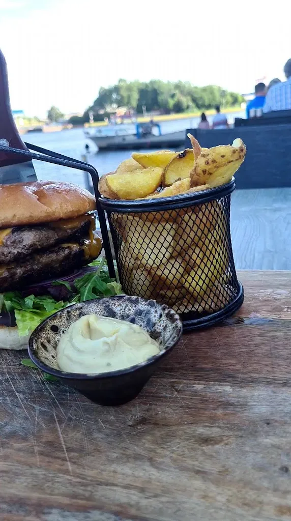 Castos Emden_Emden_slider_image_2