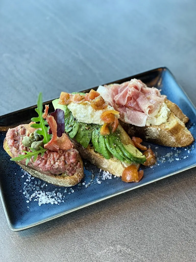 Castos Emden_Emden_slider_image_3