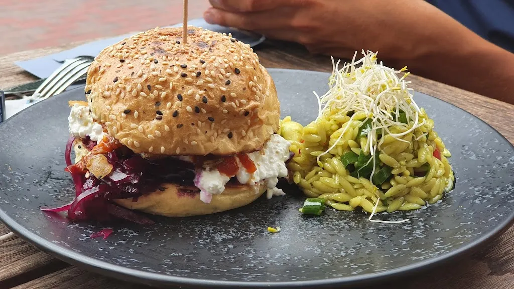 Menu_Henri's_Emden_image_9