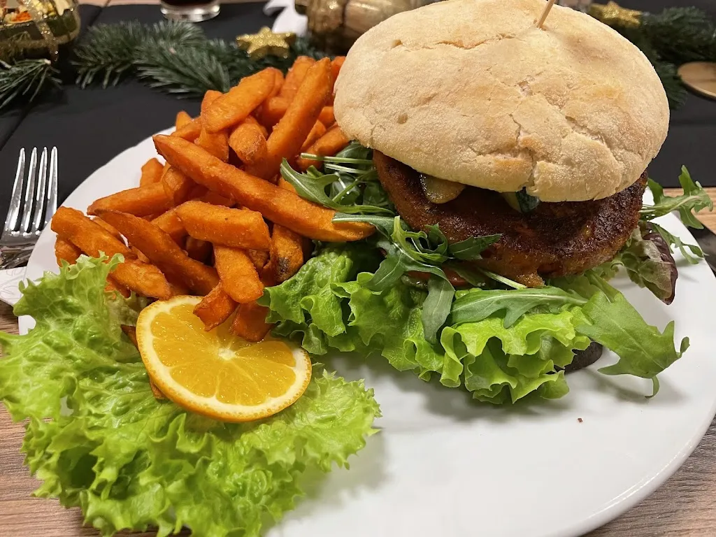 M. L. Itotes_Skender's Food & Drinks_Burgsinn_review