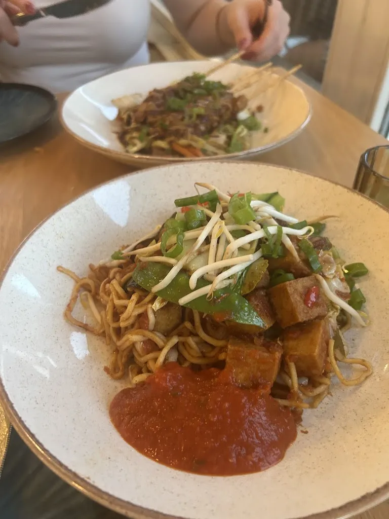 Adam Bernstein_Makan_Breisgau_review