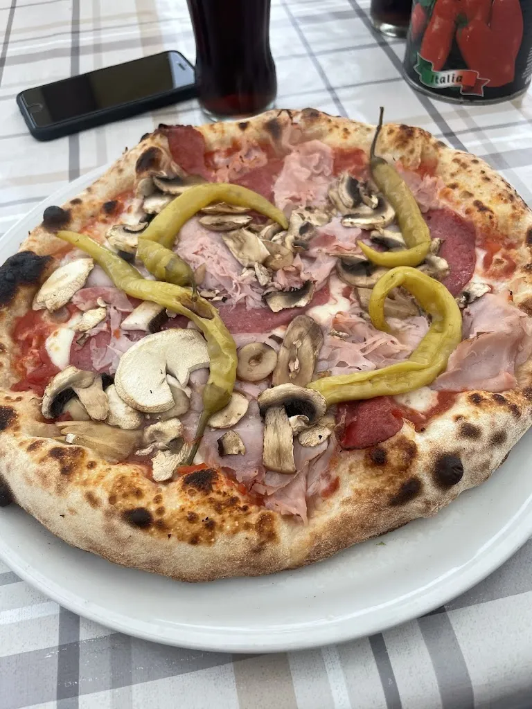 Yannis Klee_Pizzeria Sofia_Geeste_recensione