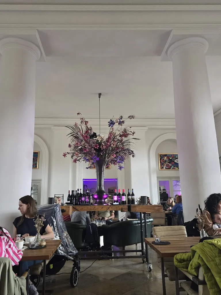 Kerstin Blum_Schloss Dachau Restaurant | Cafe_Dachau_review