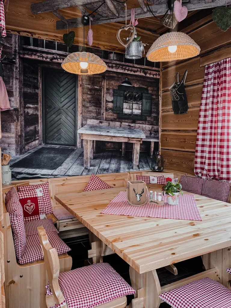 Zwutschkerl Alm, original östereichische Schmankerl_Norderstedt_slider_image_1