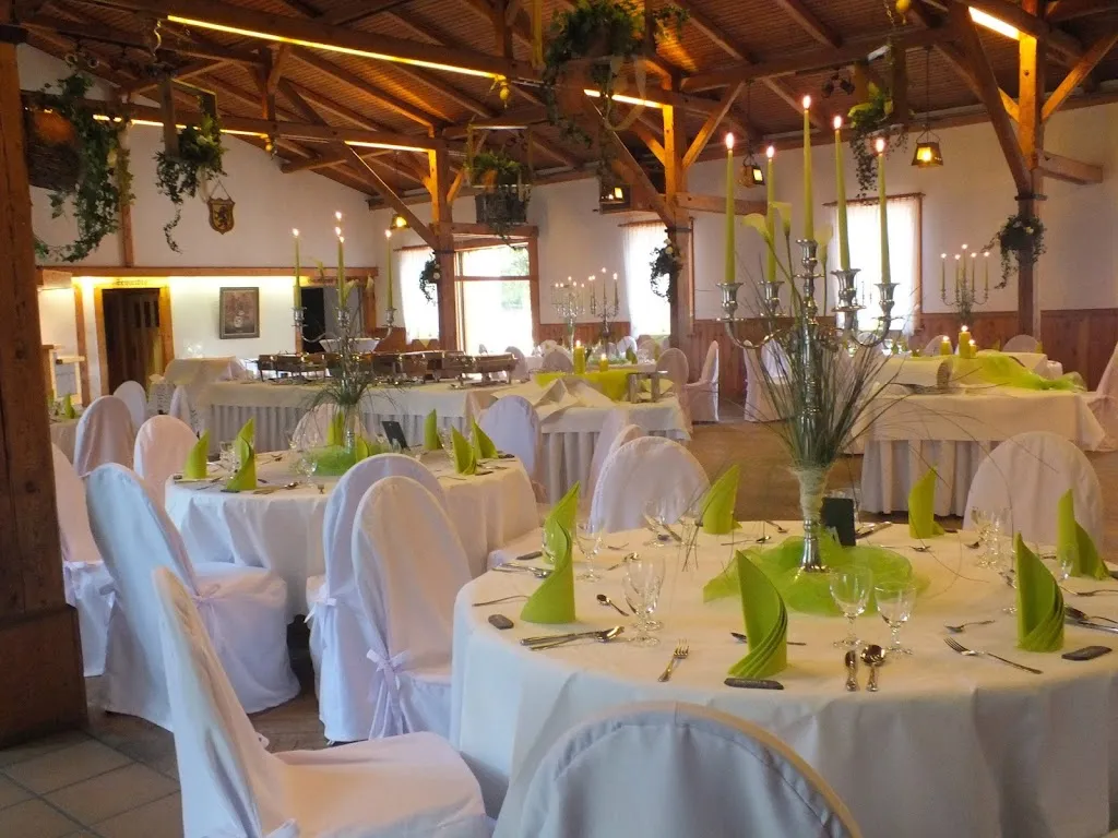 Gasthaus "Zur Linde" restaurant in Oesingen