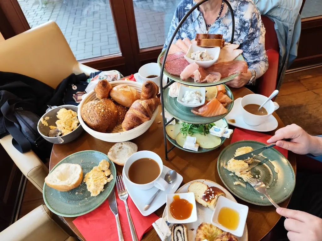 Heiko Salugga_Grand Café täglich_Hameln_recensione