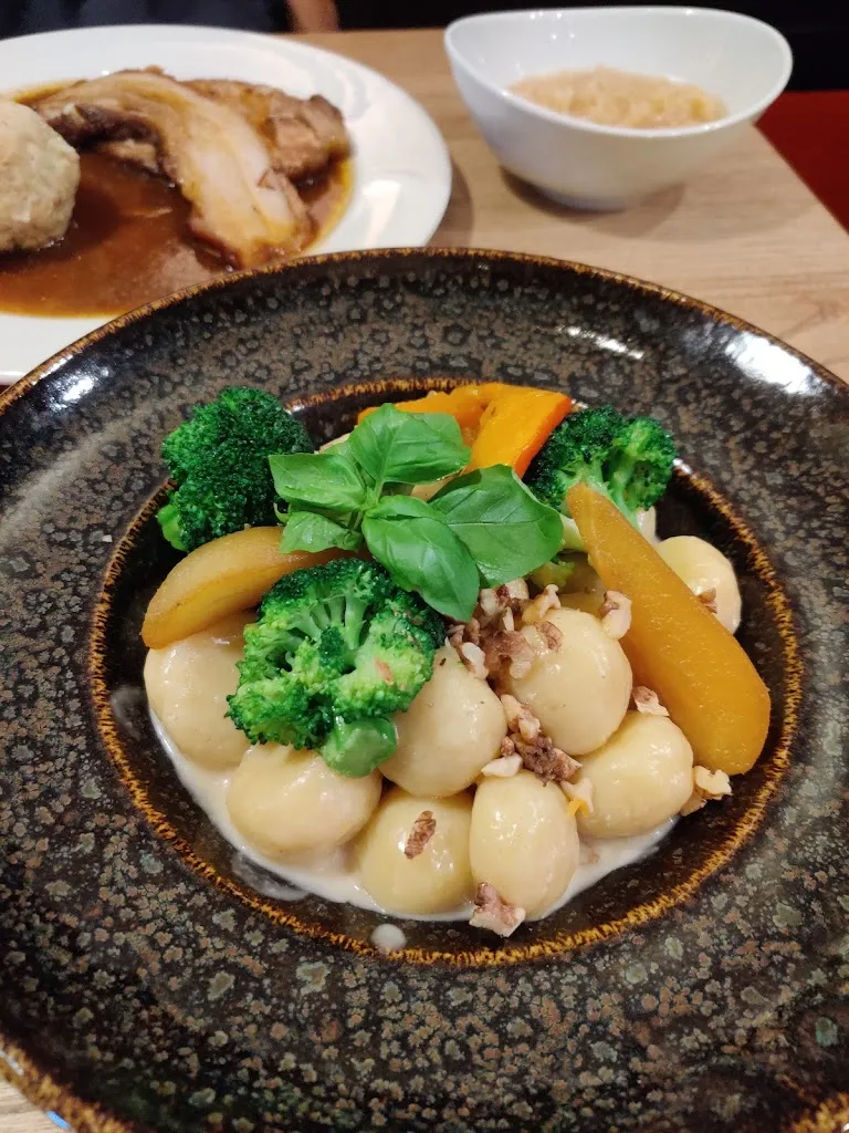 Cường Hut_Gasthaus Zur Knödelwerferin - Helmut Kurz_Deggendorf_review