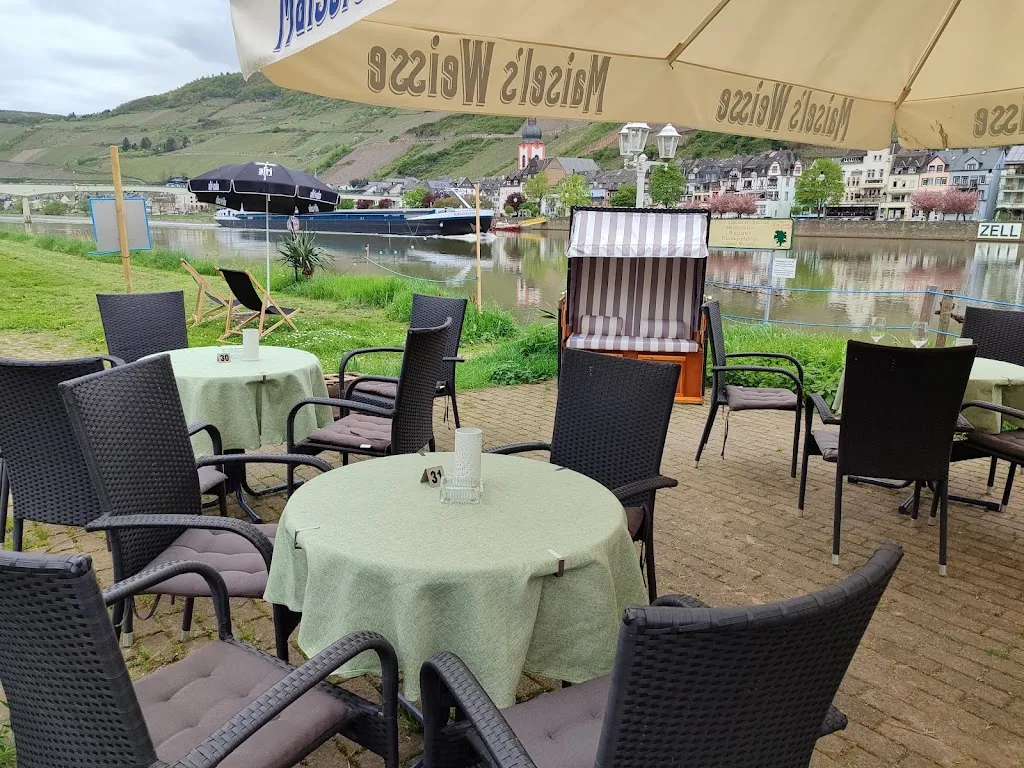 Restaurant " Zur Linde" restaurant in (Mosel)