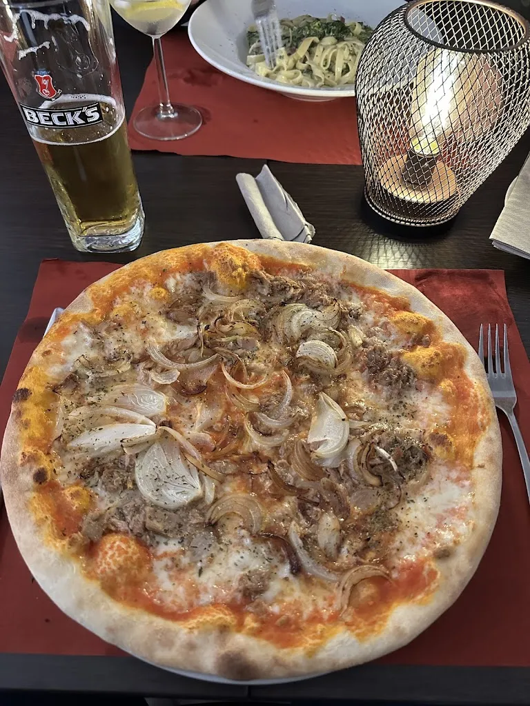 Niclas_Biondi Eiscafé & Restaurant_Hatten_review