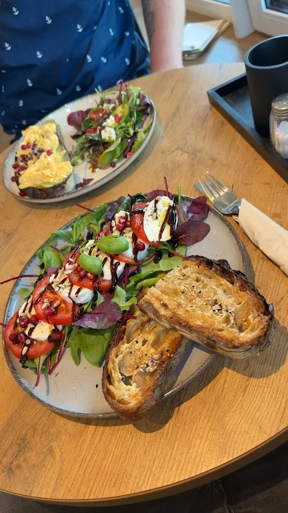 Kenneth Swiatkowiak_Ostegold Café_Hemmoor_review