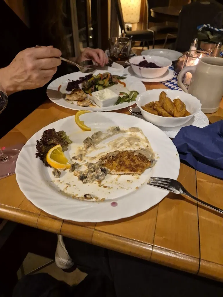 Tiffany Gilbert_Meyerhöms Bauernstube - Restaurant - Wohnmobilstellplatz - Schlaffässer_Südheide_recensione