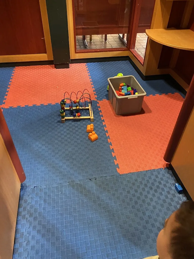 Serra Amram_Raststätte Hollenstedt_Hollenstedt_review