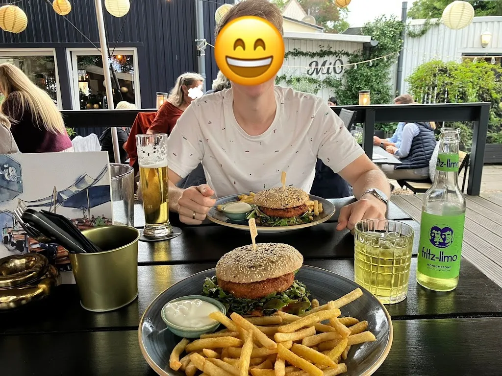 MiO.Bar.Bistro_Hude_slider_image_3