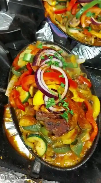 THE TWINS_Hoya_slider_image_2