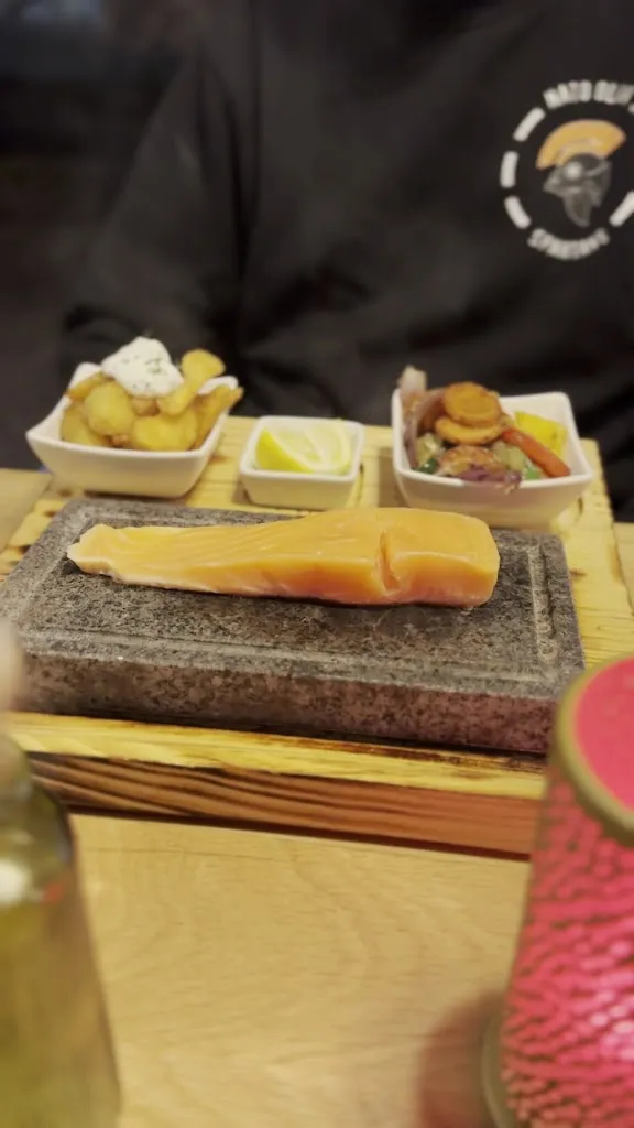 Peyman_Hoya_slider_image_2