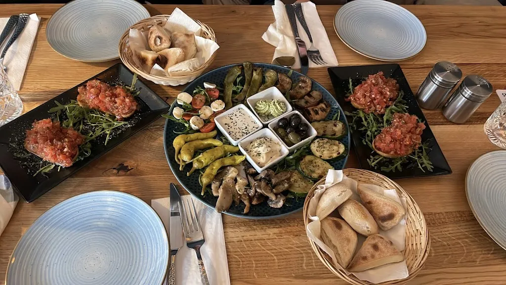 Peyman_Hoya_slider_image_3