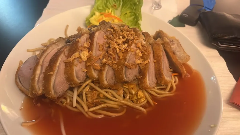 Stephan Stoops_Tung Sam_Holzminden_reseña