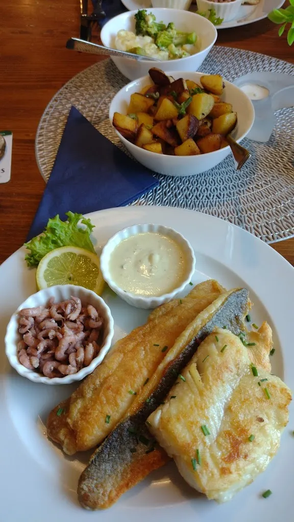 Nico Antony_Schifferbörse Am Hafen_Jemgum_review