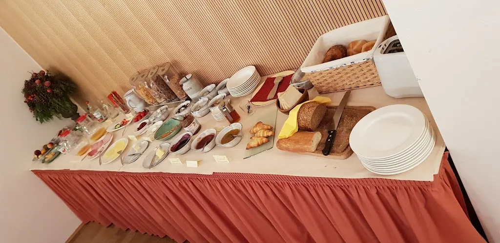 Francis Moore_Erkheimer Landhaus - Jürgen Wörle_Erkheim_review