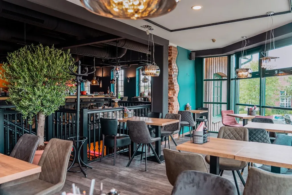 OPPOSTI restaurant in Stade