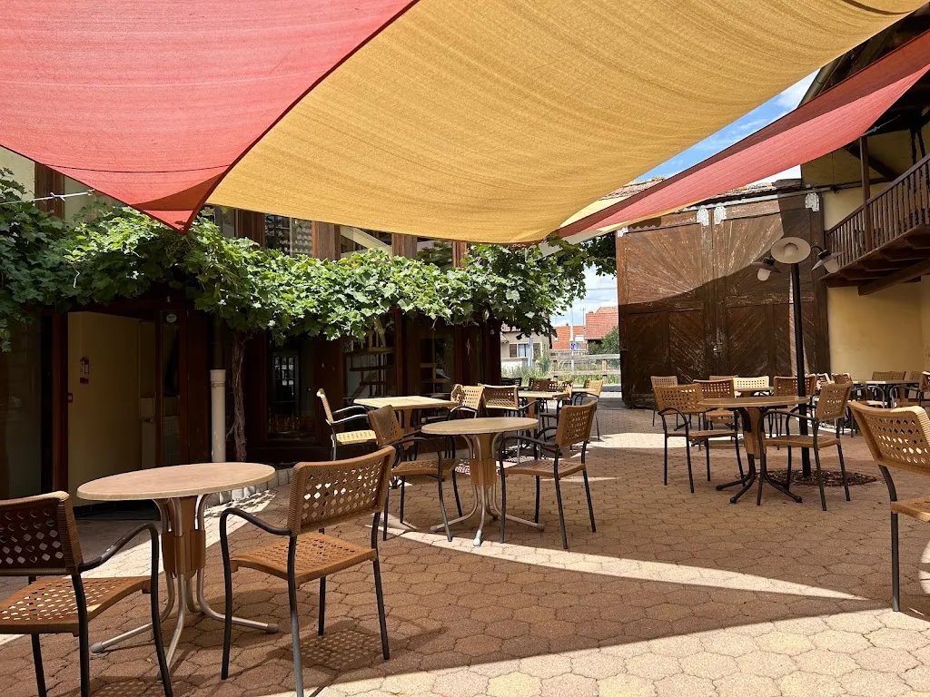 restaurant Au Canal_France_slider_image_1