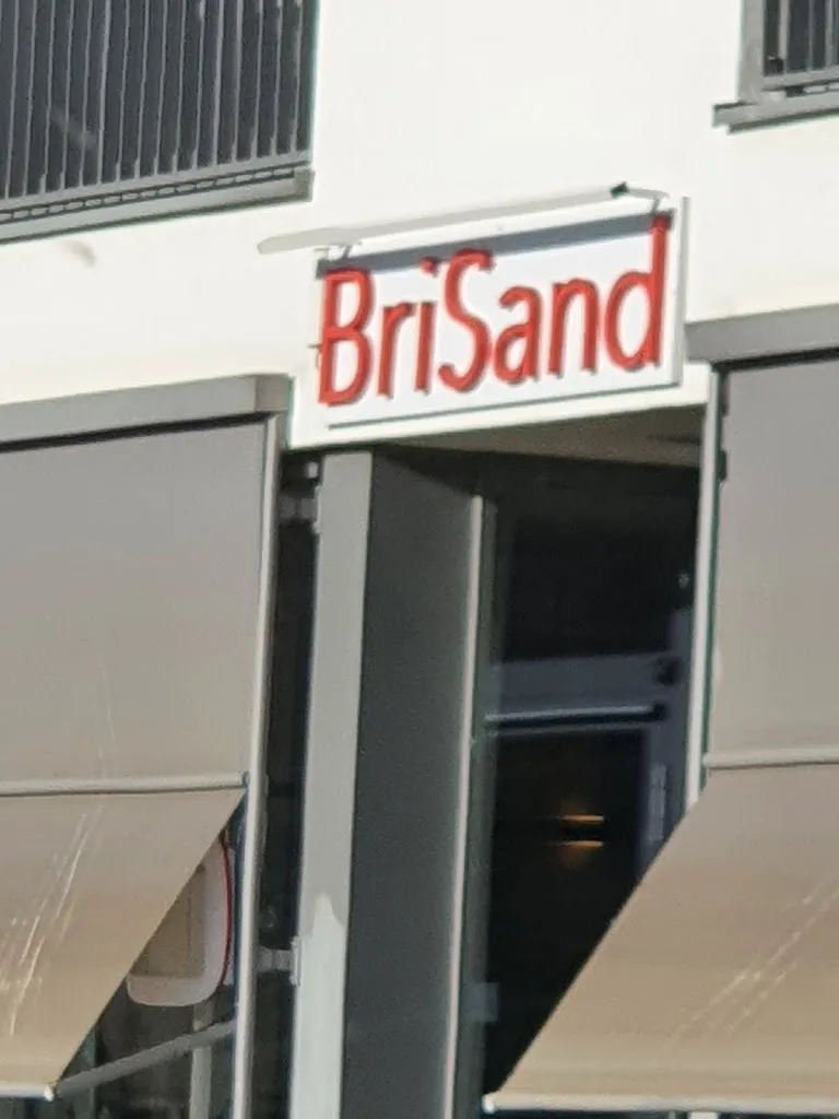 LIA_BriSand Cafe-Restaurant im CENTRO-KÖ_Elm_review